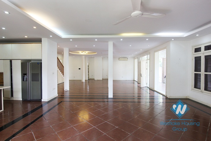 Modern villa with nice garden and swimming pool in Tay Ho Diplomats residence